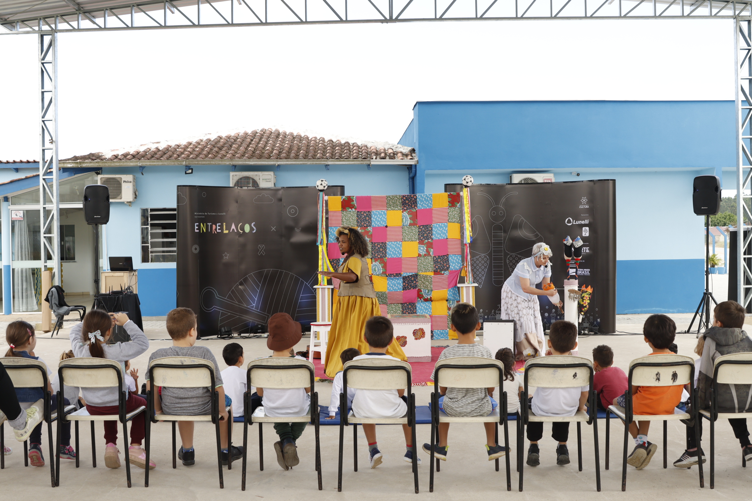 You are currently viewing Lunelli promove projeto Entrelaços, que leva contação de histórias a escolas públicas da região